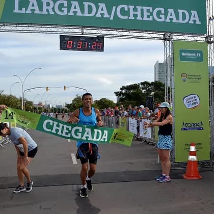 Publicação: corredores em ritmo de prova.